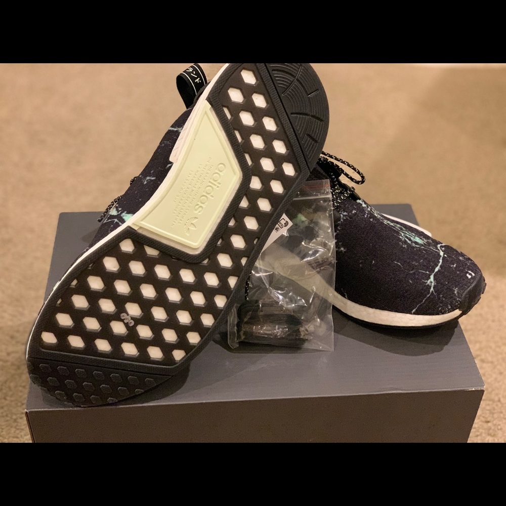 ADIDAS NMD R1 - Picture 2 of 2